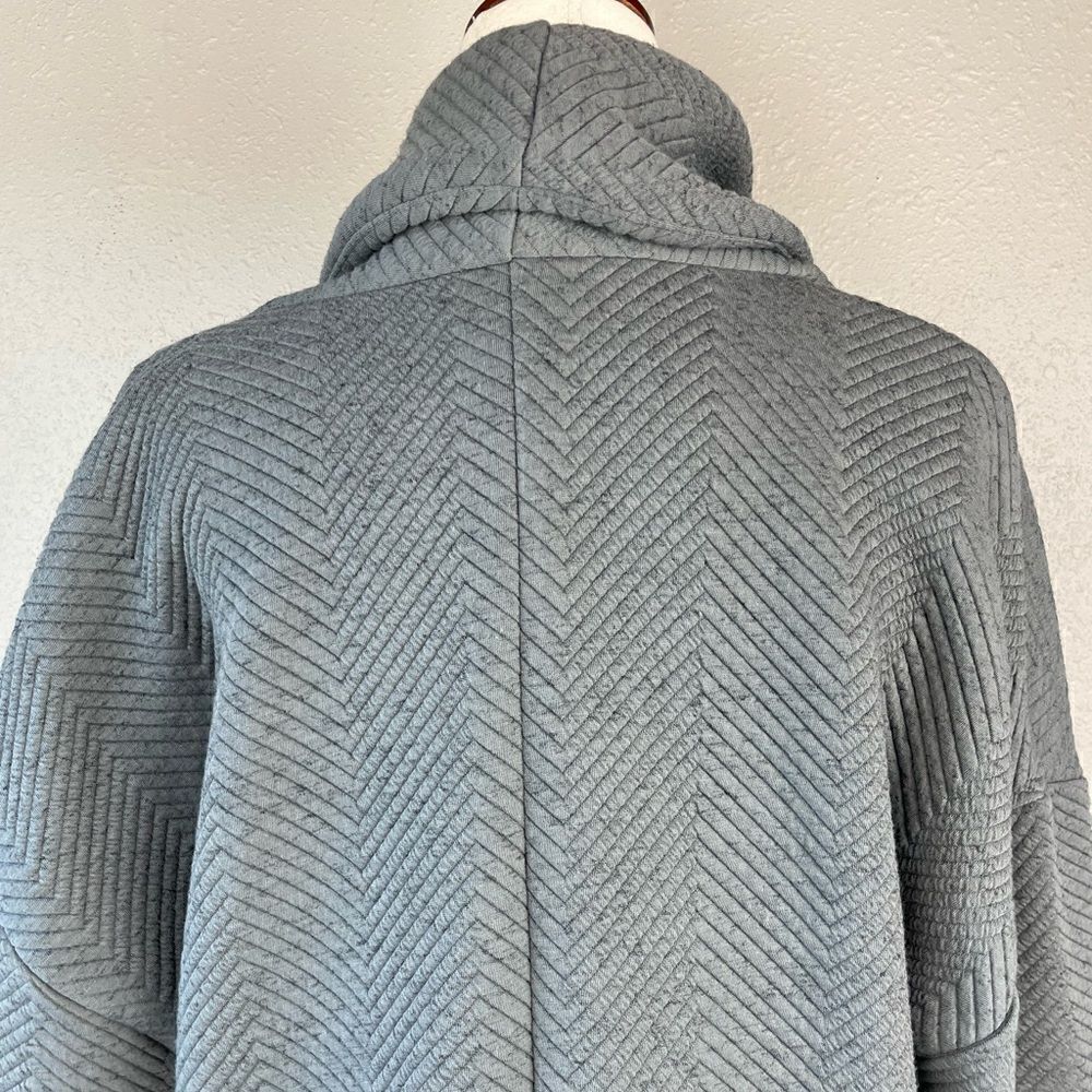 Fabletics Open Front Athletic Cardigan Top Size L EUC - Picture 7 of 9